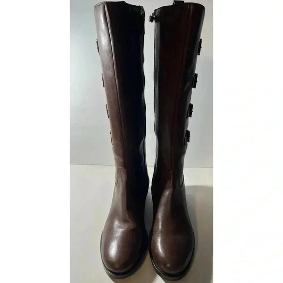 Elegant Brown Women's Boots - Picture 1 of 6